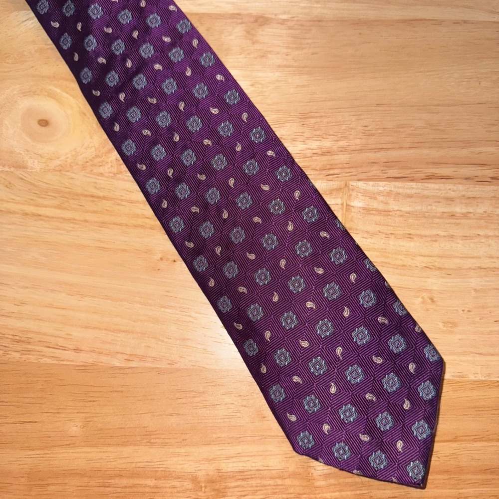 BROOKS BROTHER Silk Purple With Geometric Paisley Design Tie